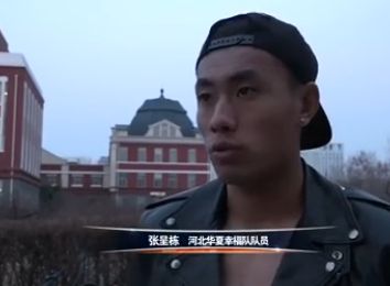 回想起9月份我们对阵维拉的比赛，那场球我们3-0获胜了——那场比赛中我提到很深的位置，在禁区里走出来，在对手后防线上接到了球。
